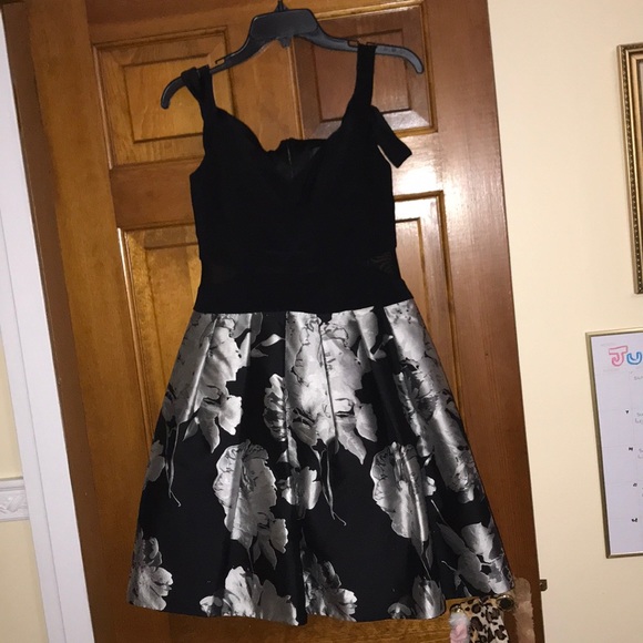Xscape Dresses & Skirts - Black party dress